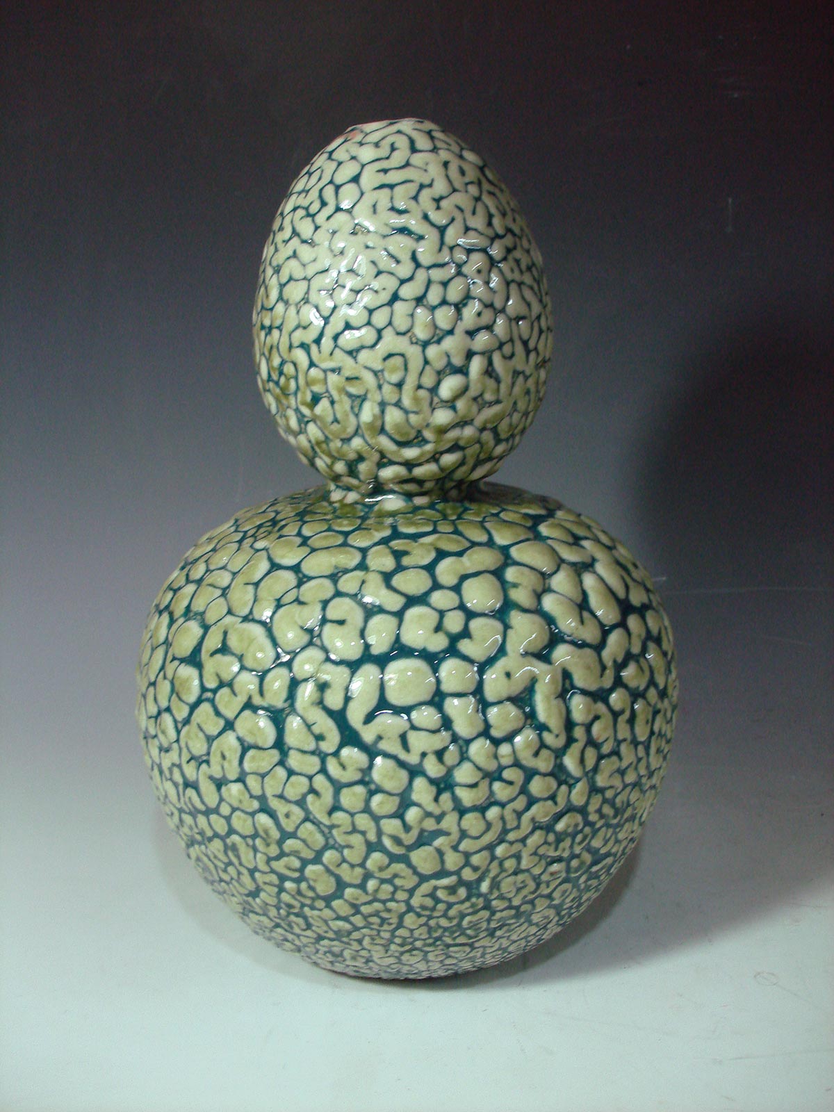 《珍珠釉蠸Pearl glaze》  尺寸：340mm×200mm  陶  2006年创作